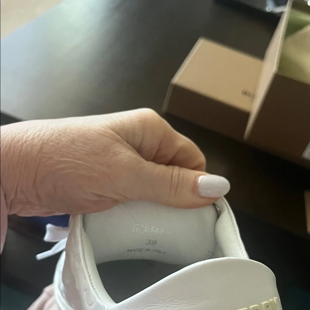 Burberry White Quilted Leather Low-Top Sneakers - Picture 7 of 7